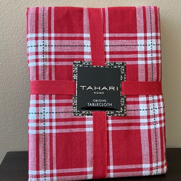 COPY - Tahari  Plaid Print Tablecloth Holiday Christmas 60”x 120” Cotton Red Wh… - Picture 1 of 2